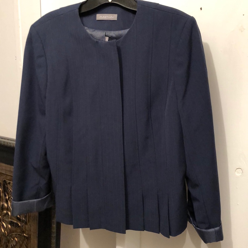 Pleated jacket Aline skirt suit.